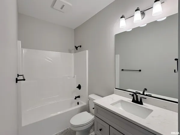 $3,200 | 7615 Walnut Bend Drive, Peoria, IL 61614