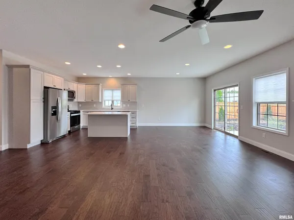 $3,200 | 7615 Walnut Bend Drive, Peoria, IL 61614