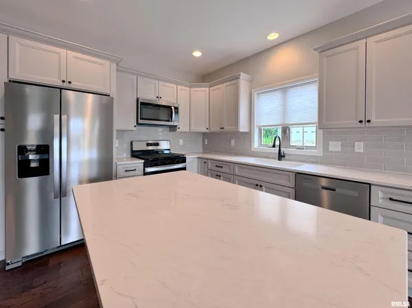 $3,200 | 7615 Walnut Bend Drive, Peoria, IL 61614