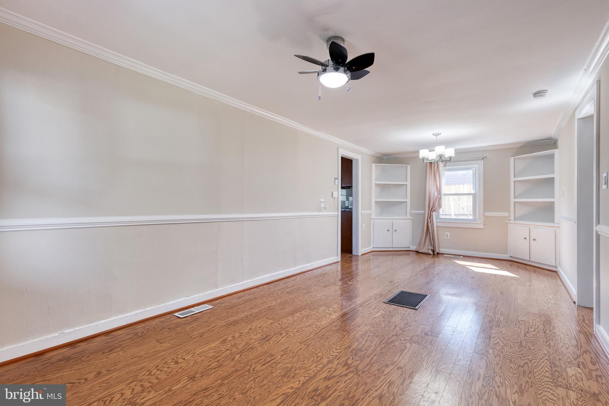 415 Cresswell Road Brooklyn, MD 21225 - Photo 8 of 23 Living Room/Dining Room