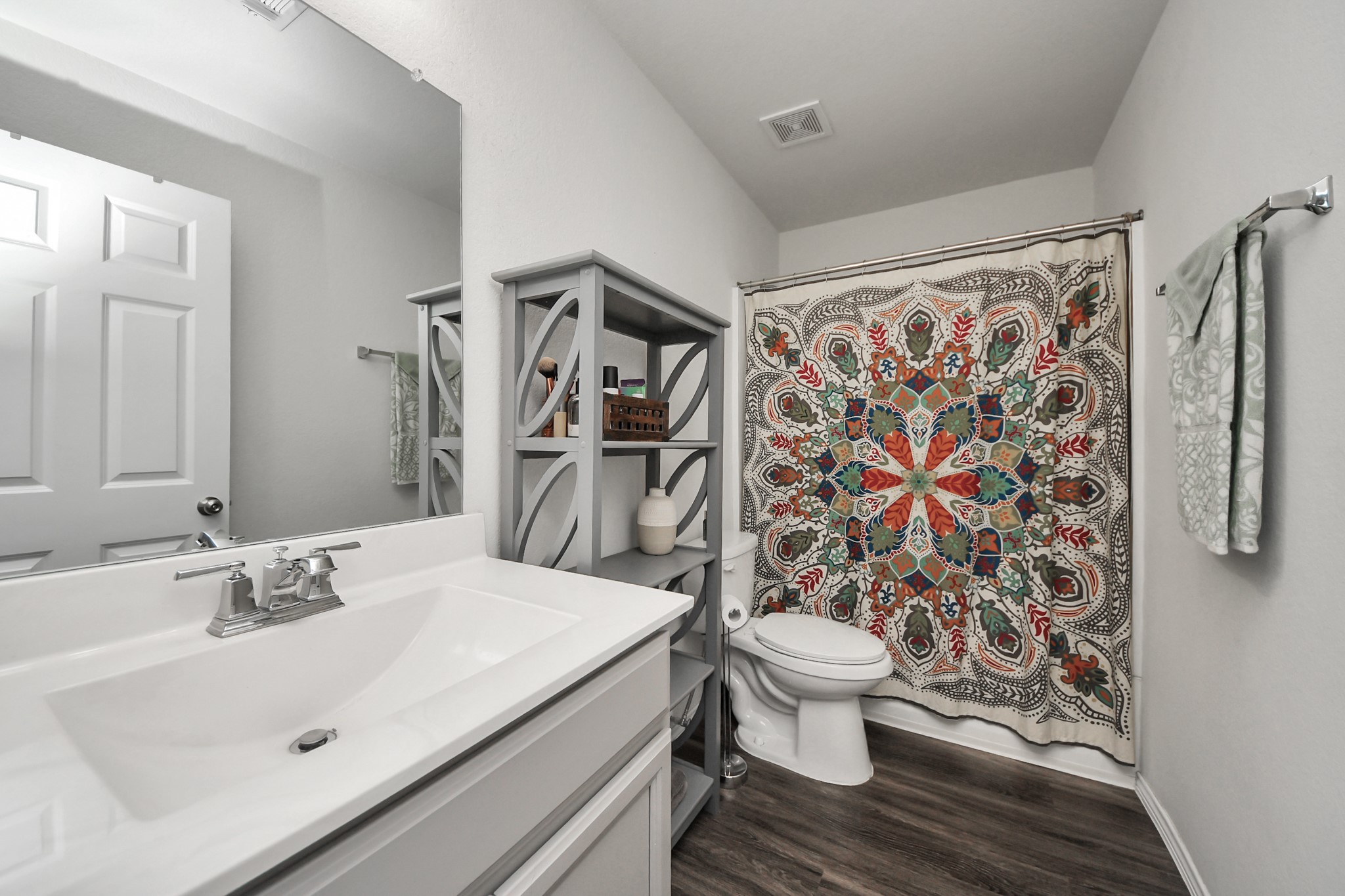 5722 Savanna Pasture Road Katy, TX 77493 - Photo 31 of 40 Secondary bathroom