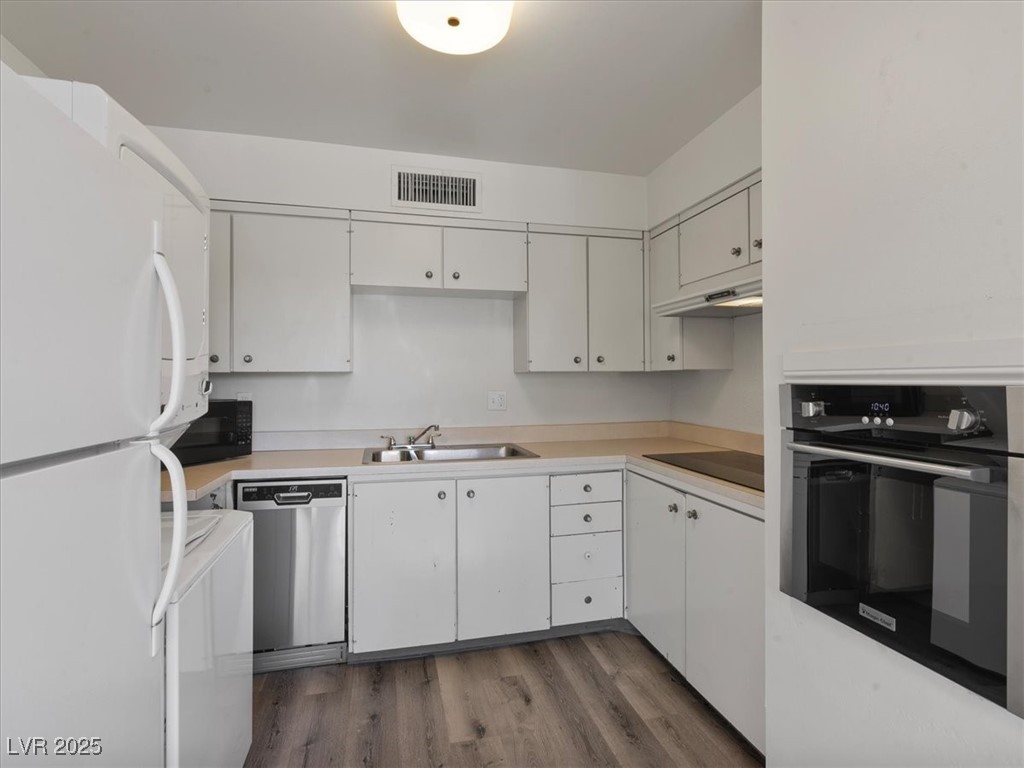 350 East Desert Inn Road, Unit H208 Las Vegas, NV 89109 - Photo 4 of 35 Gallery Image 4