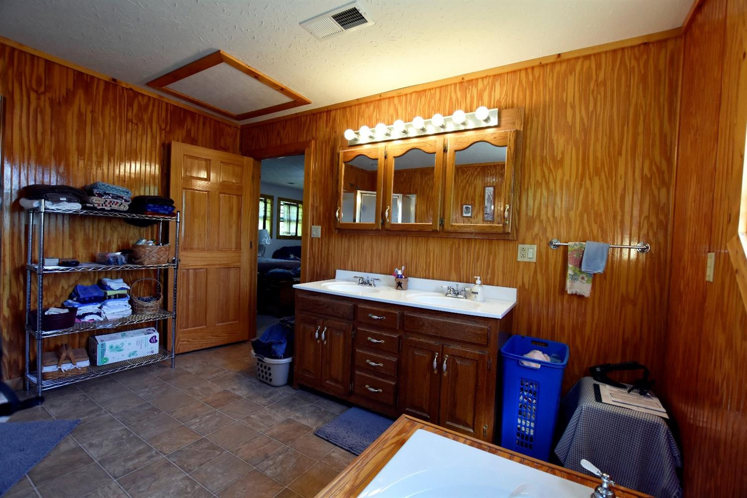 460 Red River Road Irvine, KY 40336 - Photo 36 of 53 Owner's Bathroom!