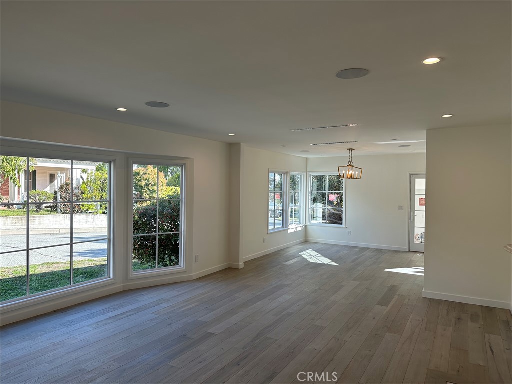 338 West Kenneth Road Glendale, CA 91202 - Photo 6 of 18