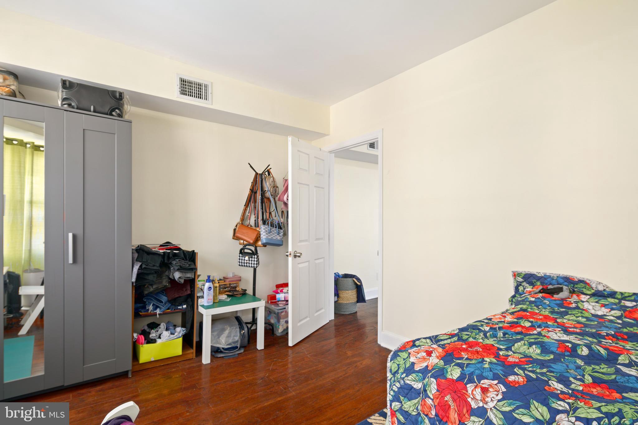 252 South Street, Unit 2 Philadelphia, PA 19147 - Photo 4 of 15 a room with furniture and toys