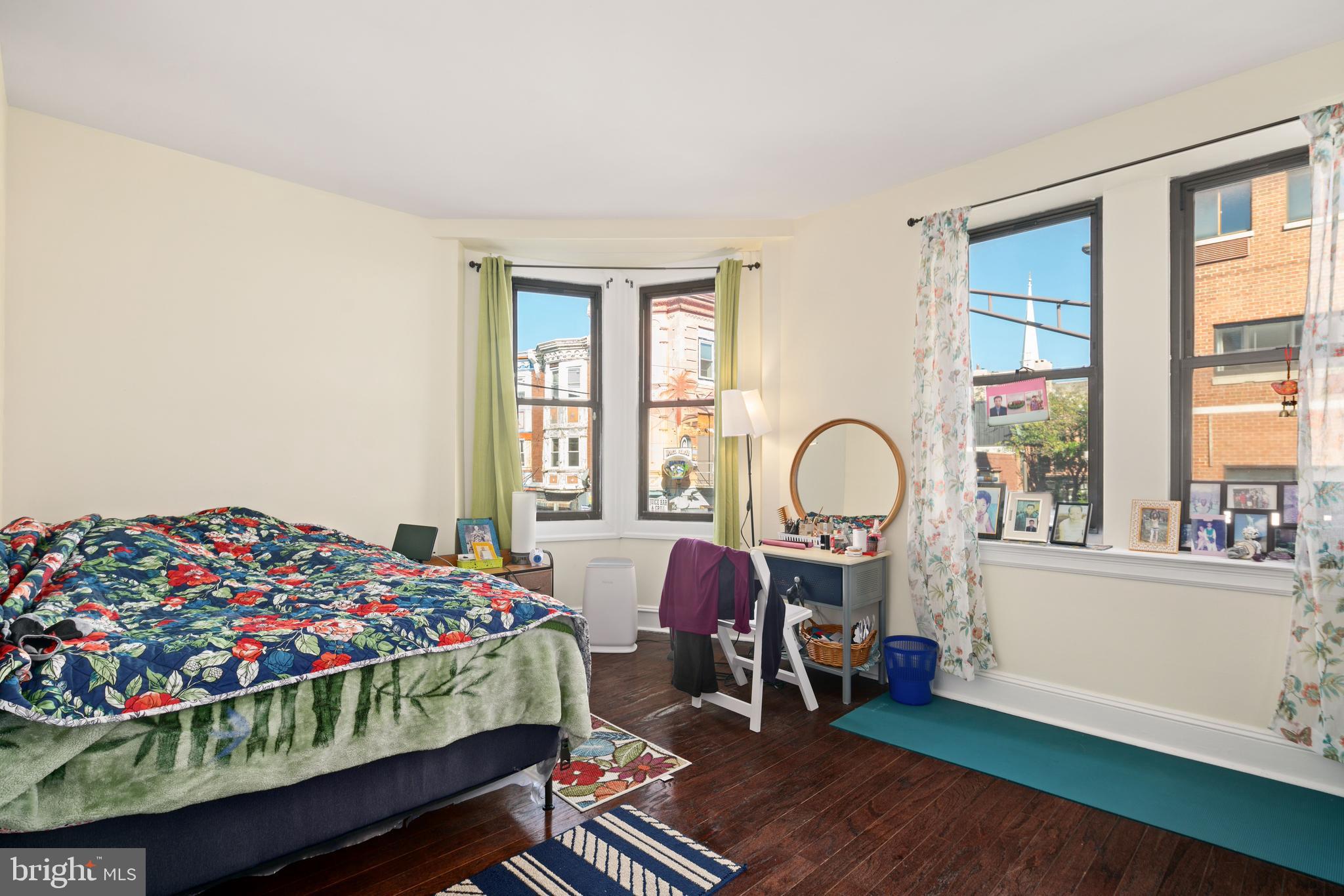 252 South Street, Unit 2 Philadelphia, PA 19147 - Photo 5 of 15 a bedroom with bed and a window