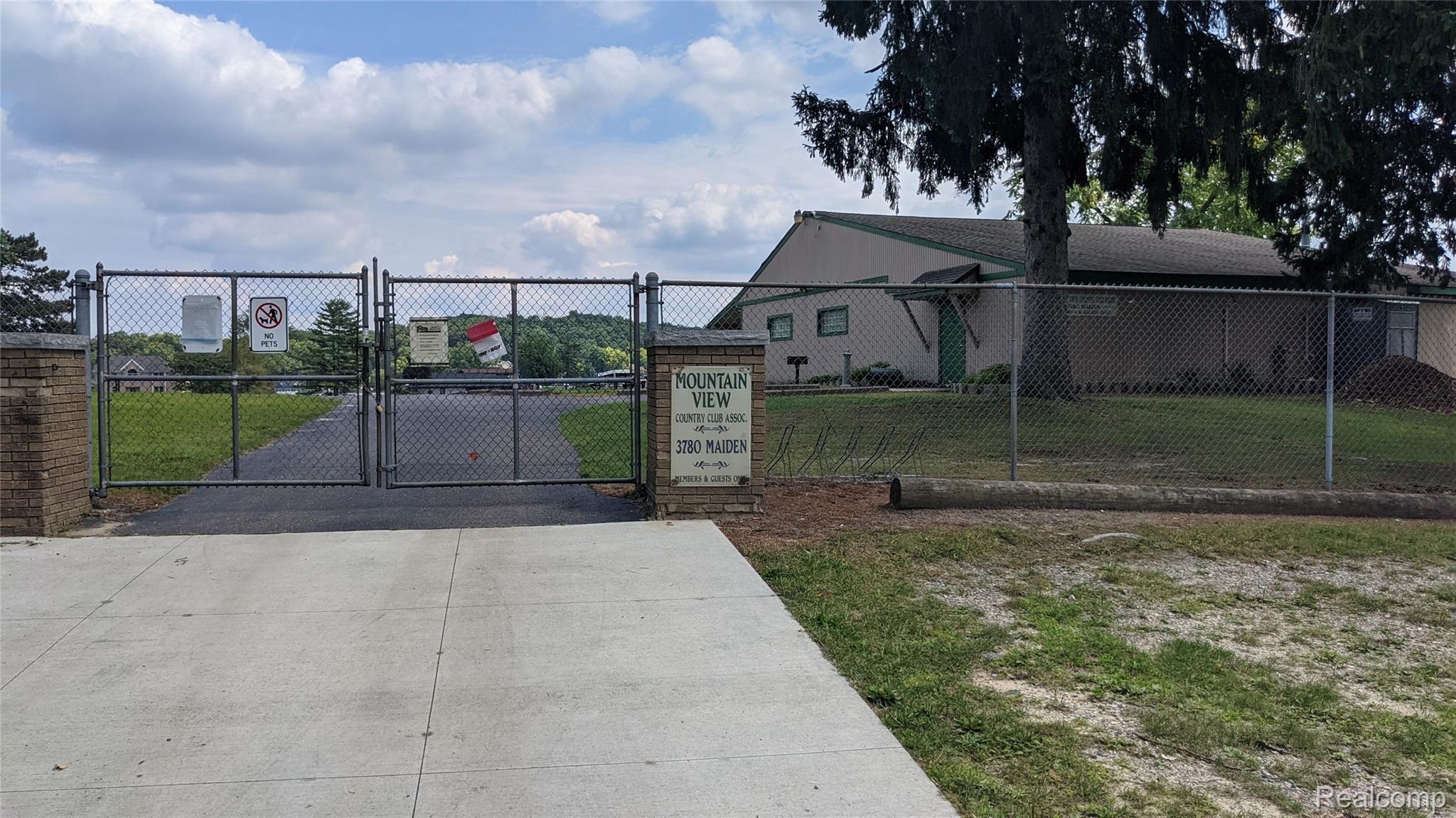 7760 Bridge Road Waterford, MI 48329 - Photo 8 of 27 MVCCA Entrance