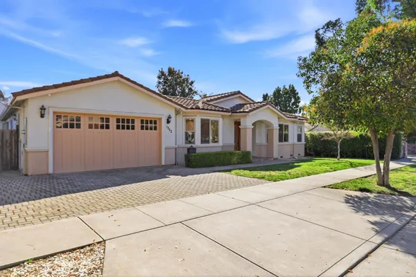 a view of front of house with a yard