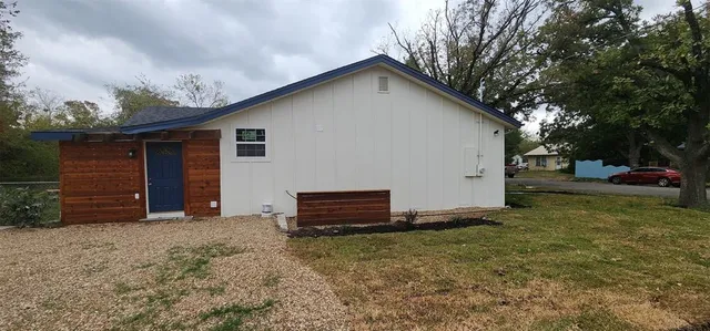 a view of a house with a yard and garage