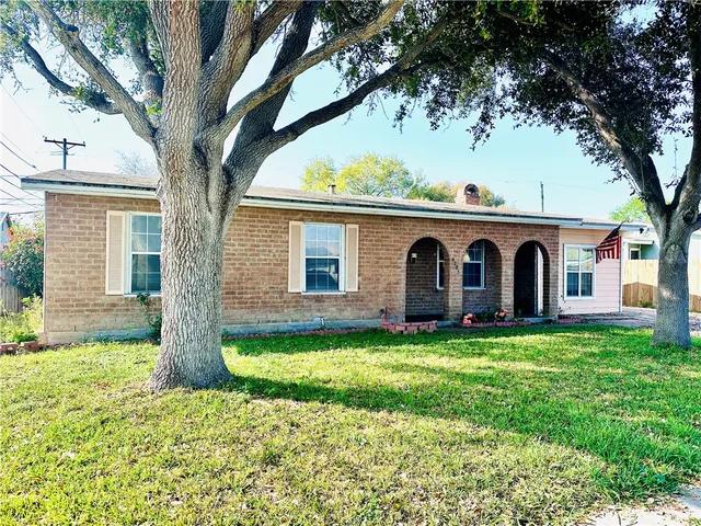 a view of a back yard of the house