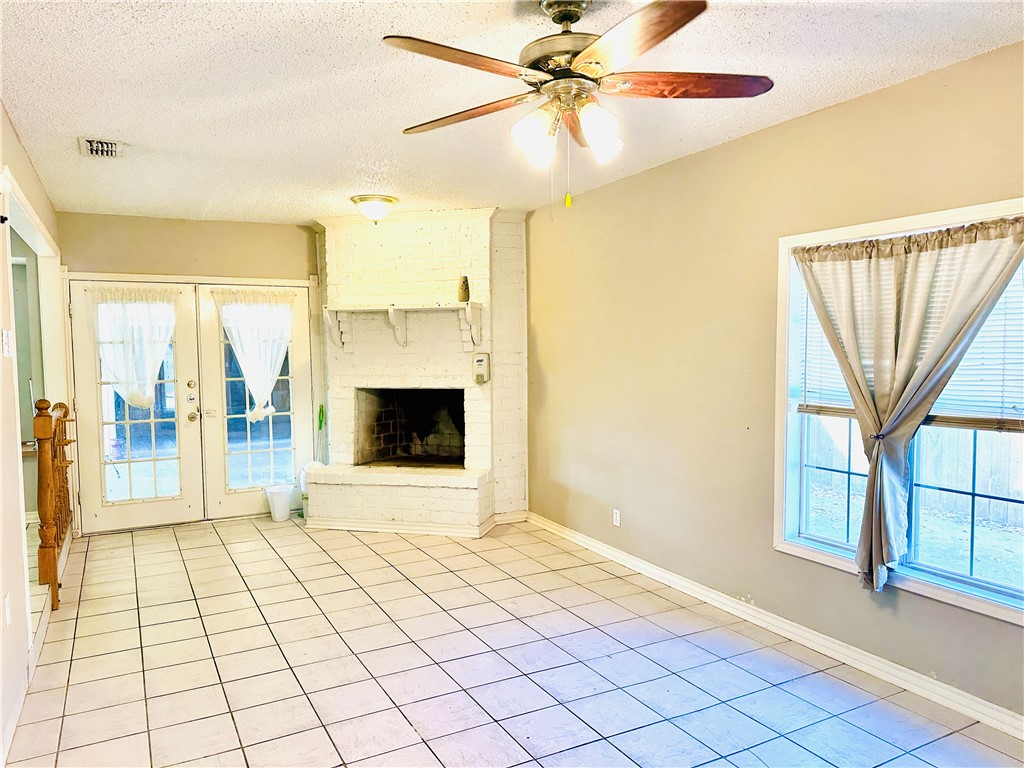 4725 Mable Street Corpus Christi, TX 78411 - Photo 15 of 21 a view of an empty room with a window