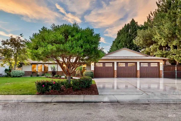 $644,000 | 11190 Hummingbird Drive, Boise, ID 83709