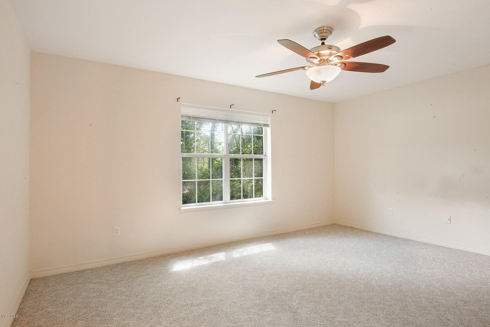 29318 West Dubuisson Road Pass Christian, MS 39571 - Photo 13 of 25 013_1600x1067_mls_1600x1067