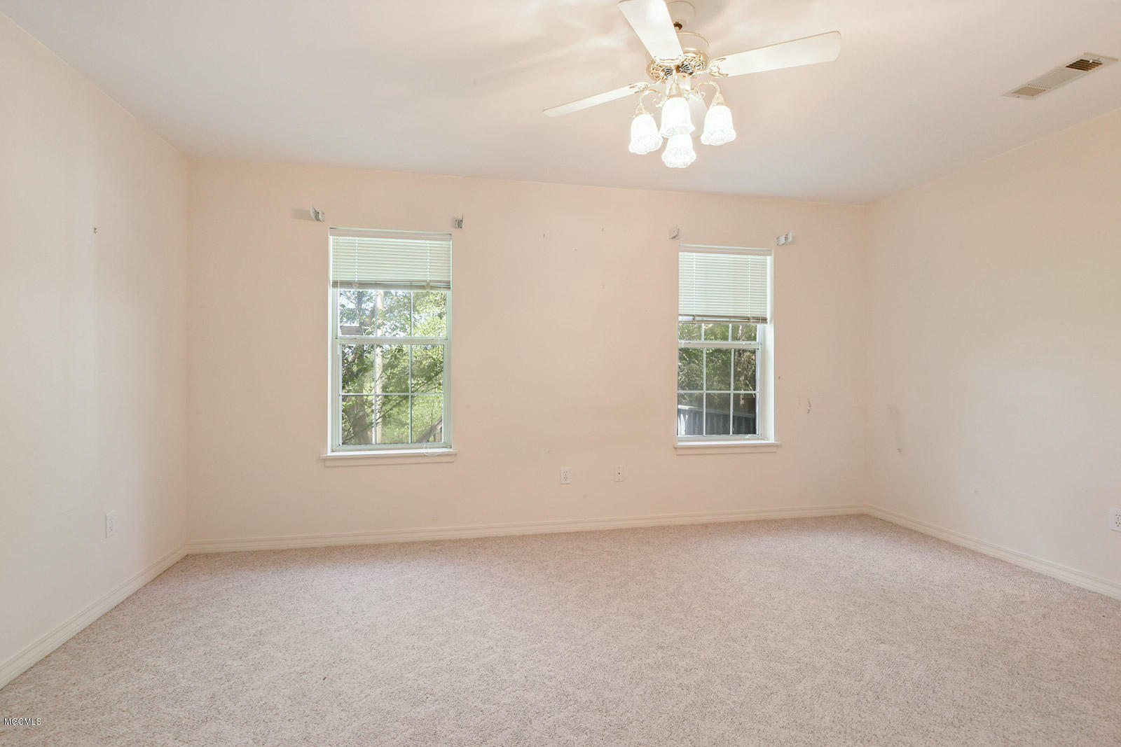 29318 West Dubuisson Road Pass Christian, MS 39571 - Photo 14 of 25 014_1600x1067_mls_1600x1067