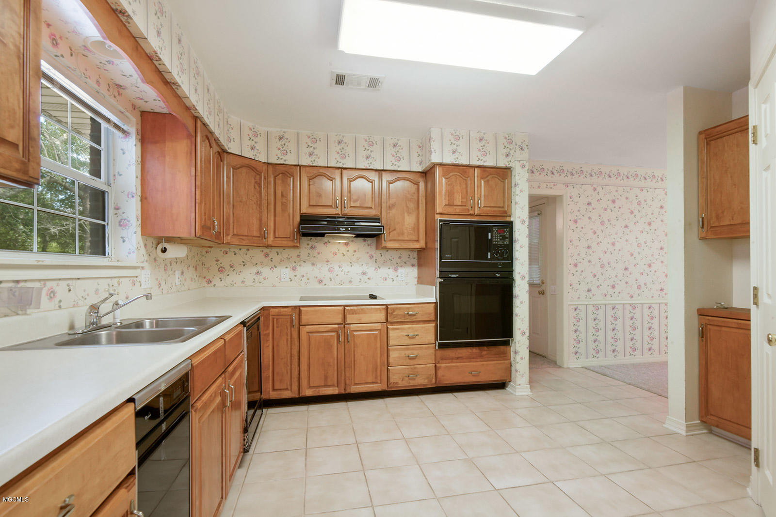 29318 West Dubuisson Road Pass Christian, MS 39571 - Photo 2 of 25 005_1600x1067_mls_1600x1067