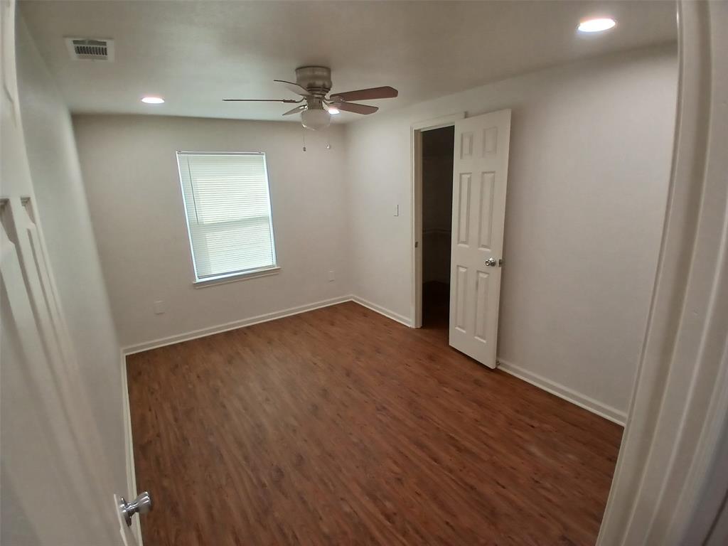 503 Windmere Circle Corinth, TX 76210 - Photo 12 of 20 2nd bedroom