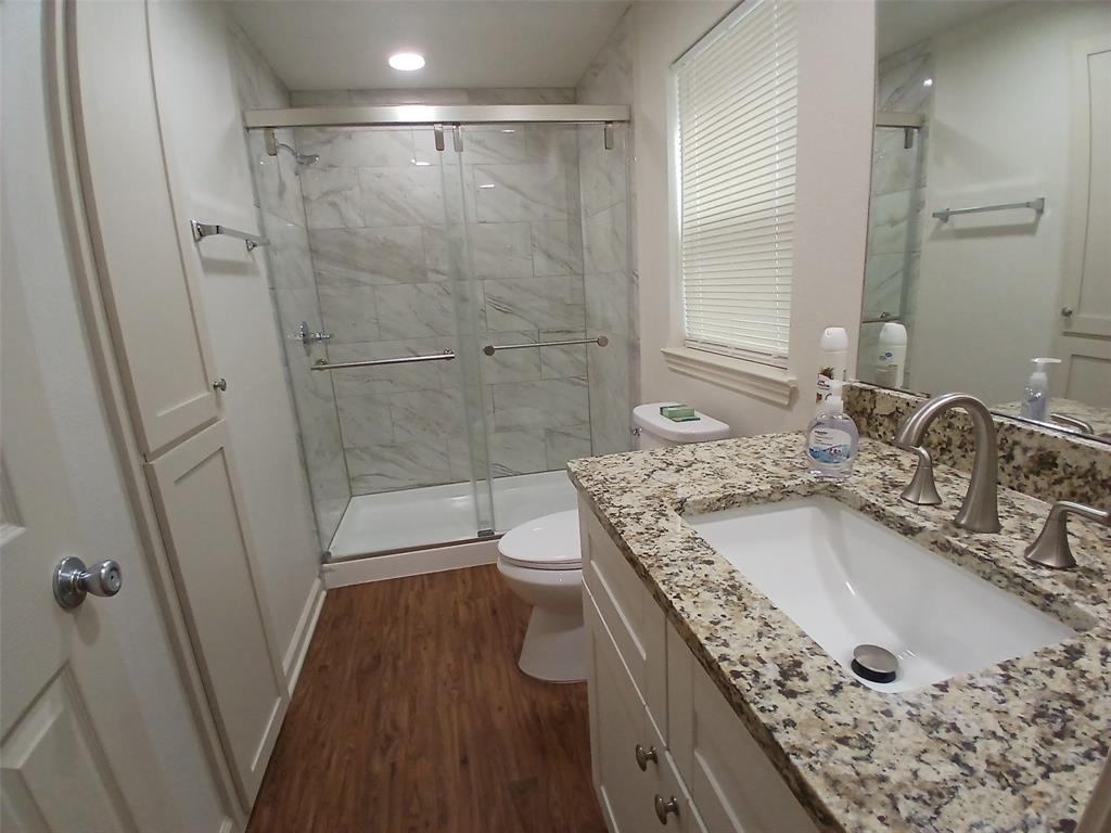 503 Windmere Circle Corinth, TX 76210 - Photo 6 of 20 EnSuite Bath