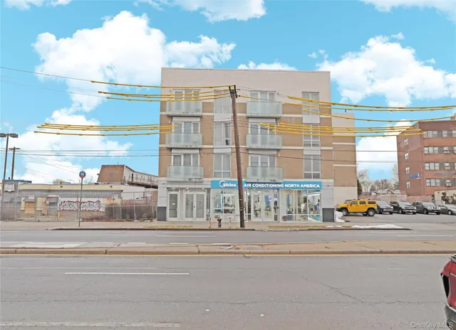 $676,000 | 15815 Union Turnpike, Unit 3B | Hillcrest