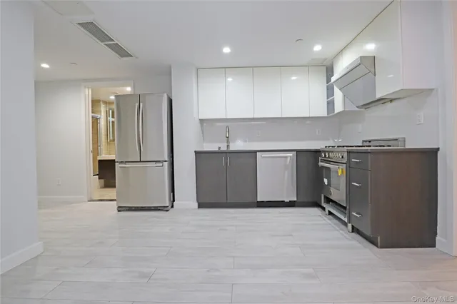 $676,000 | 15815 Union Turnpike, Unit 3B | Hillcrest