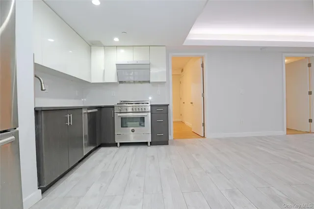 $676,000 | 15815 Union Turnpike, Unit 3B | Hillcrest