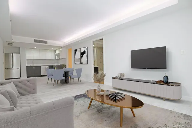 $676,000 | 15815 Union Turnpike, Unit 3B | Hillcrest