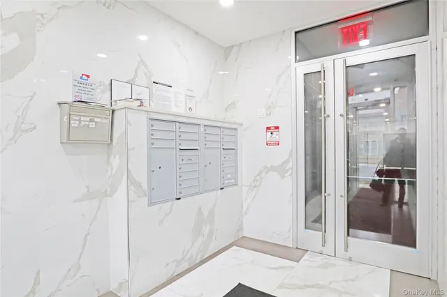 $676,000 | 15815 Union Turnpike, Unit 3B | Hillcrest