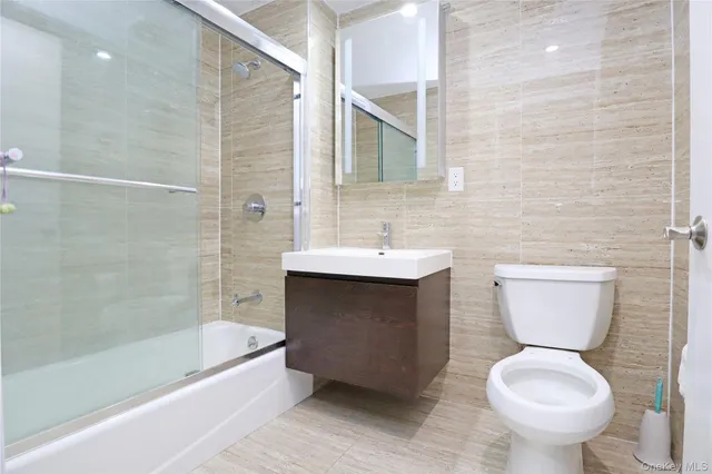 $676,000 | 15815 Union Turnpike, Unit 3B | Hillcrest