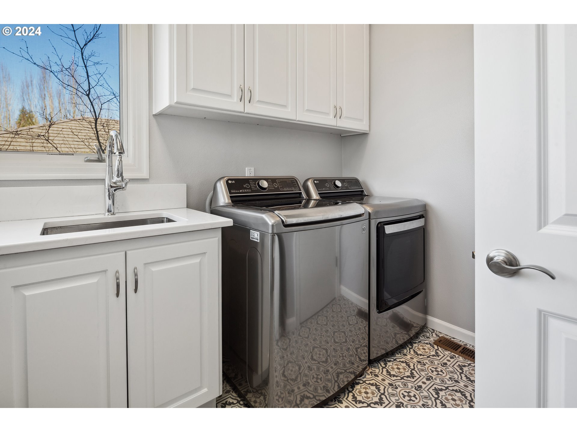 813 Southwest Regency Place Portland, OR 97225 - Photo 21 of 48 Gallery Image 21