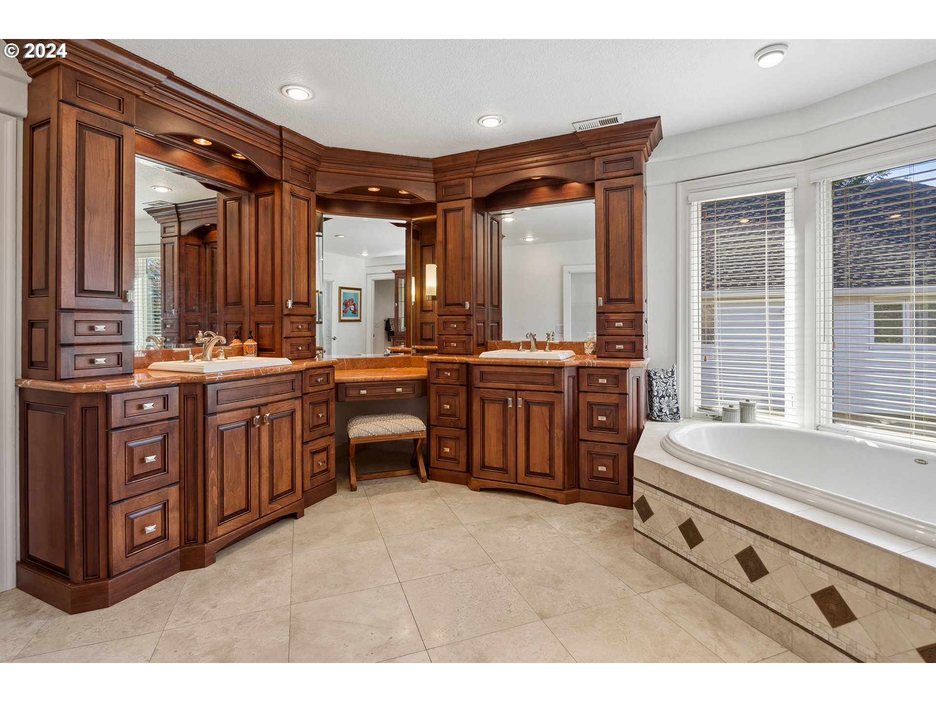 813 Southwest Regency Place Portland, OR 97225 - Photo 31 of 48 Gallery Image 31