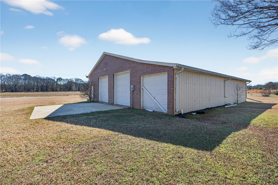 3400 Old Dobbins Bridge Road Fair Play, SC 29643 - Photo 35 of 50 This expansive garage building offers ample space for vehicles and storage on a generous plot.