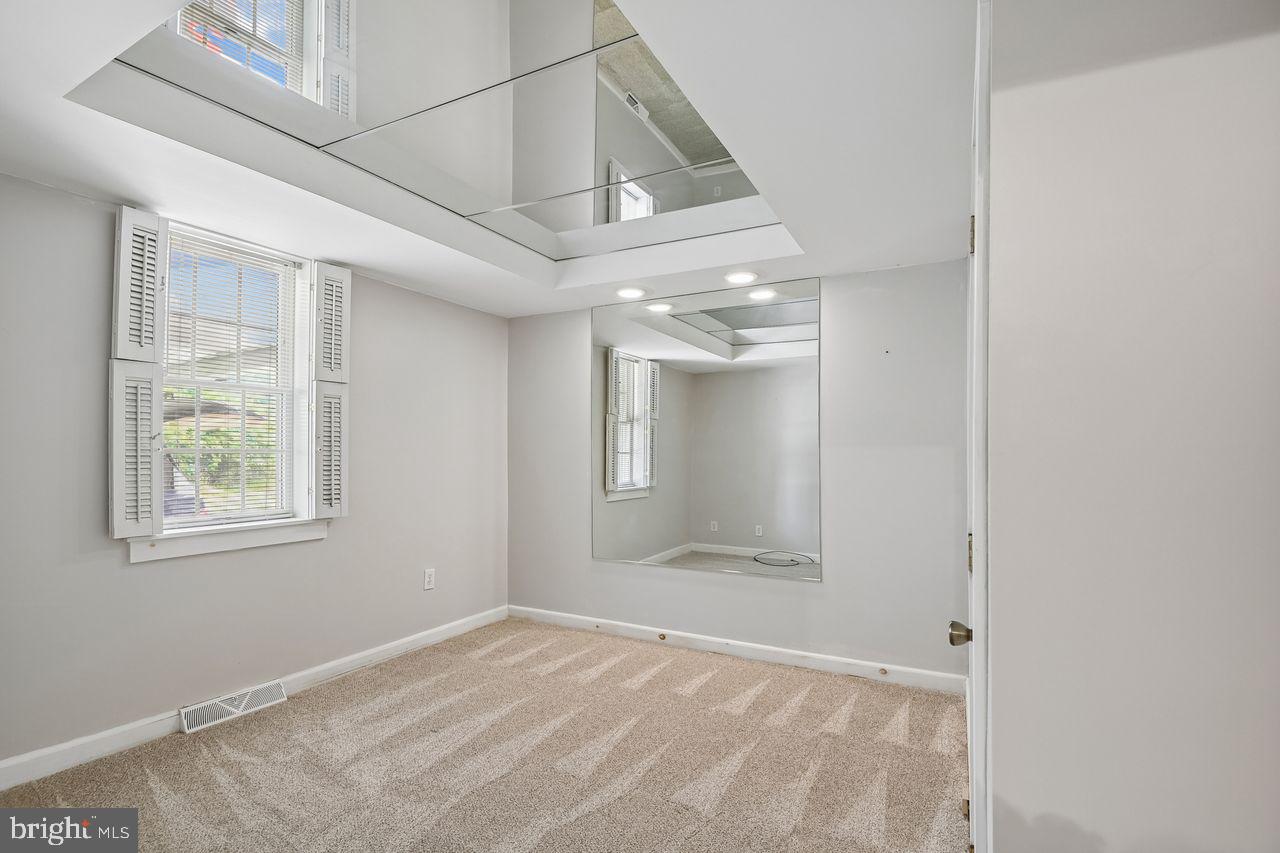 289 Brock Bridge Road Laurel, MD 20724 - Photo 11 of 36 Bedroom #1 w/Mirrored Ceiling