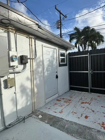 $1,400 | 9830 Southwest 12th Terrace, Unit 2, Miami, FL 33174