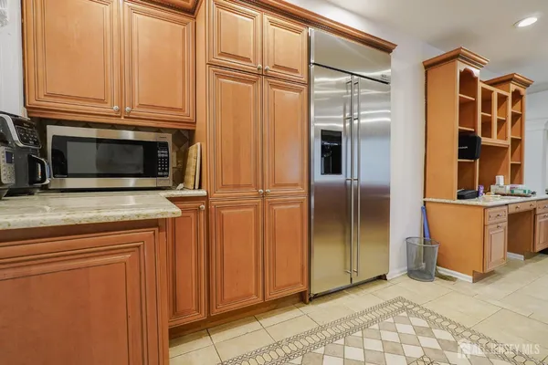 $4,700 | 32 Eileen Way, Edison, NJ 08837