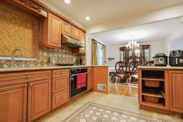 $4,700 | 32 Eileen Way, Edison, NJ 08837