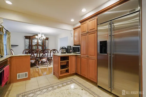 $4,700 | 32 Eileen Way, Edison, NJ 08837