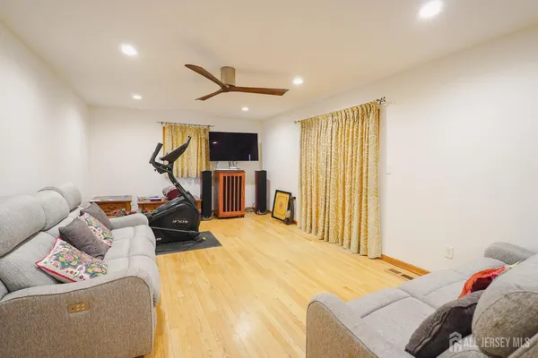 $4,700 | 32 Eileen Way, Edison, NJ 08837