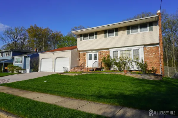 $4,700 | 32 Eileen Way, Edison, NJ 08837