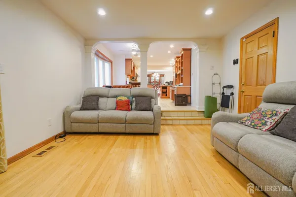 $4,700 | 32 Eileen Way, Edison, NJ 08837