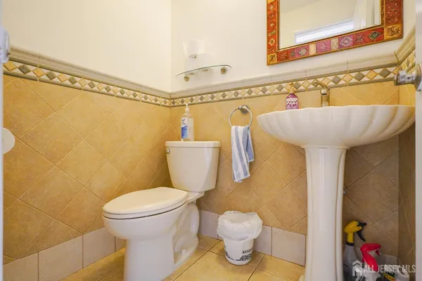 $4,700 | 32 Eileen Way, Edison, NJ 08837