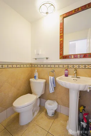 $4,700 | 32 Eileen Way, Edison, NJ 08837