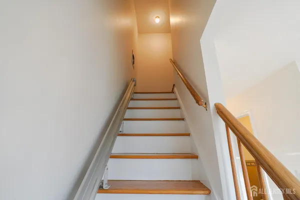 $4,700 | 32 Eileen Way, Edison, NJ 08837