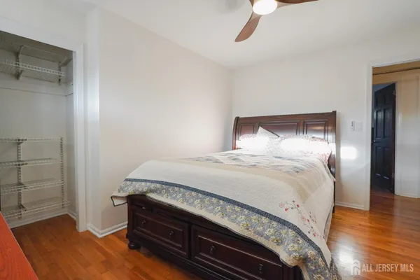 $4,700 | 32 Eileen Way, Edison, NJ 08837