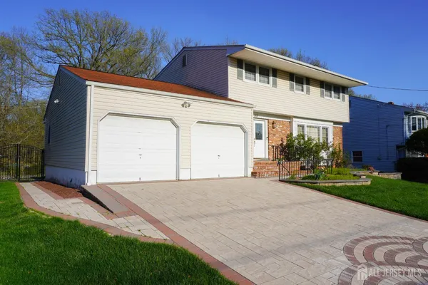 $4,700 | 32 Eileen Way, Edison, NJ 08837