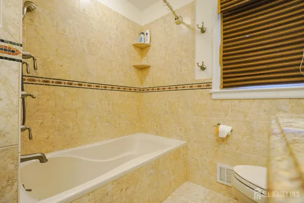 $4,700 | 32 Eileen Way, Edison, NJ 08837