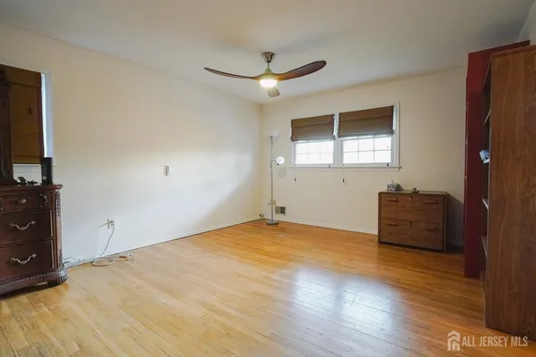 $4,700 | 32 Eileen Way, Edison, NJ 08837