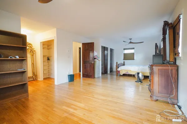 $4,700 | 32 Eileen Way, Edison, NJ 08837