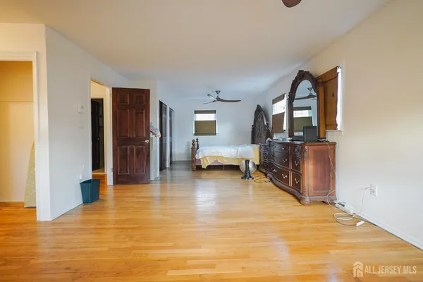 $4,700 | 32 Eileen Way, Edison, NJ 08837