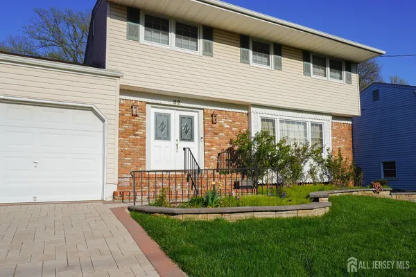 $4,700 | 32 Eileen Way, Edison, NJ 08837