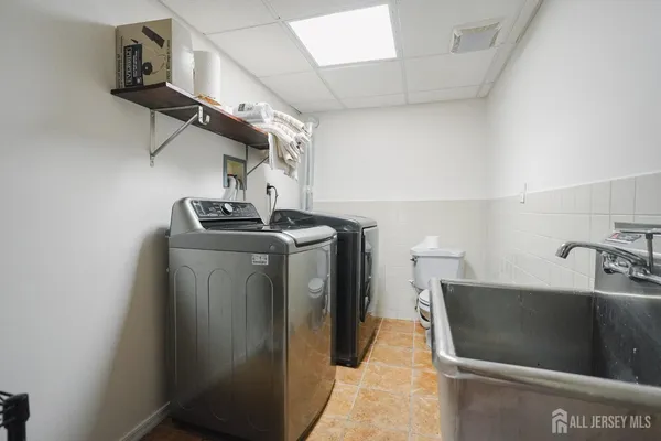 $4,700 | 32 Eileen Way, Edison, NJ 08837