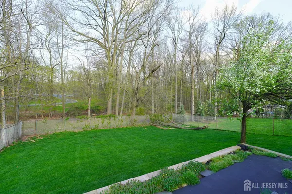 $4,700 | 32 Eileen Way, Edison, NJ 08837